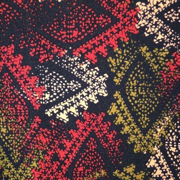 LuLaRoe Carly M Black Red Green Nude Short Sleeve High Low Dress - Picture 12 of 14